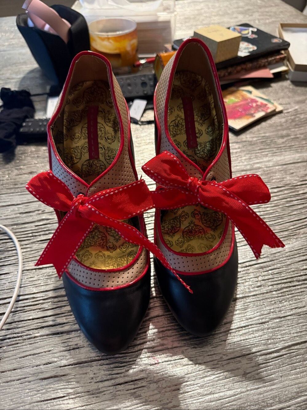 Bordello Temp Faux Leather Retro Pun Up Tie Bow Two Tone Pumps sz 11 EUC